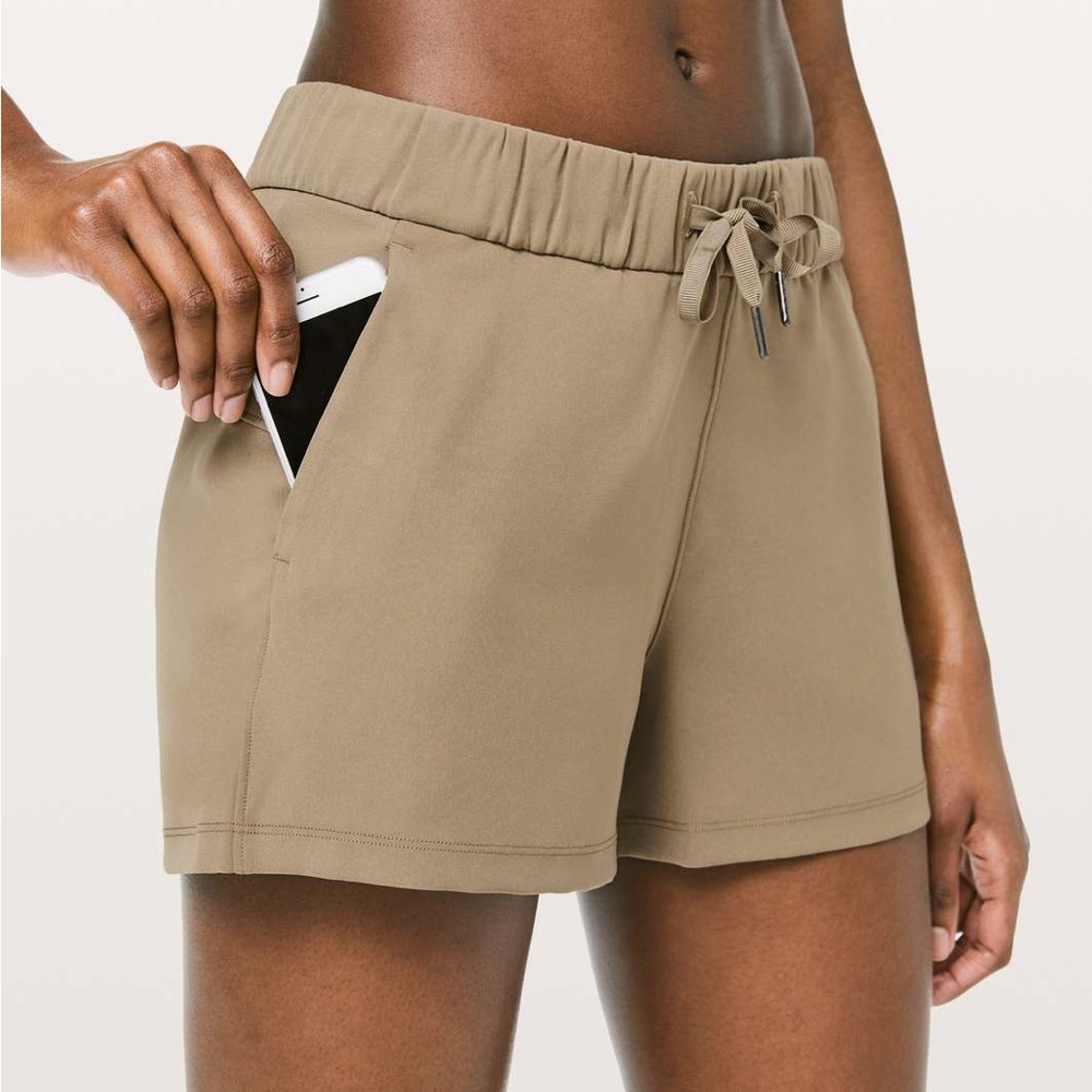 Lululemon On The Fly Short *Woven *2.5"